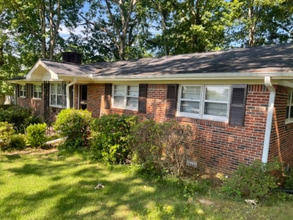 Building Photo - 2040 Alpine Dr