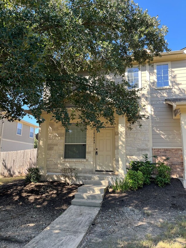 Primary Photo - Great 3/2.5 Townhouse in Great Location