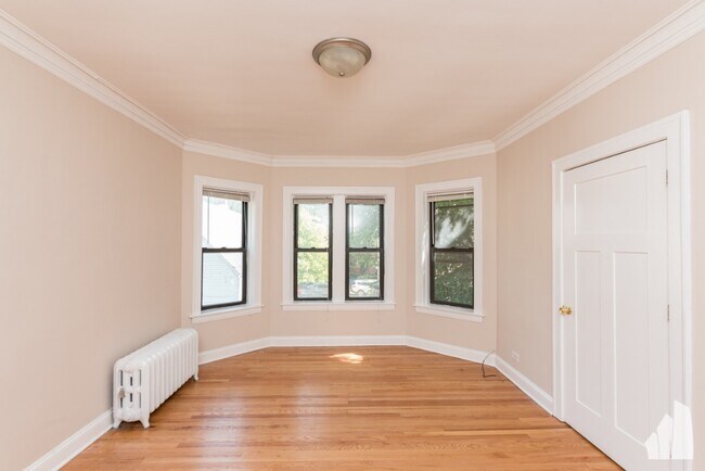 Building Photo - 4812 N Oakley Ave