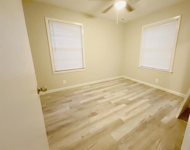Foto del edificio - 1602 W 11th St