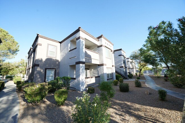 Foto del edificio - SHOWINGS AVAILABLE NOW