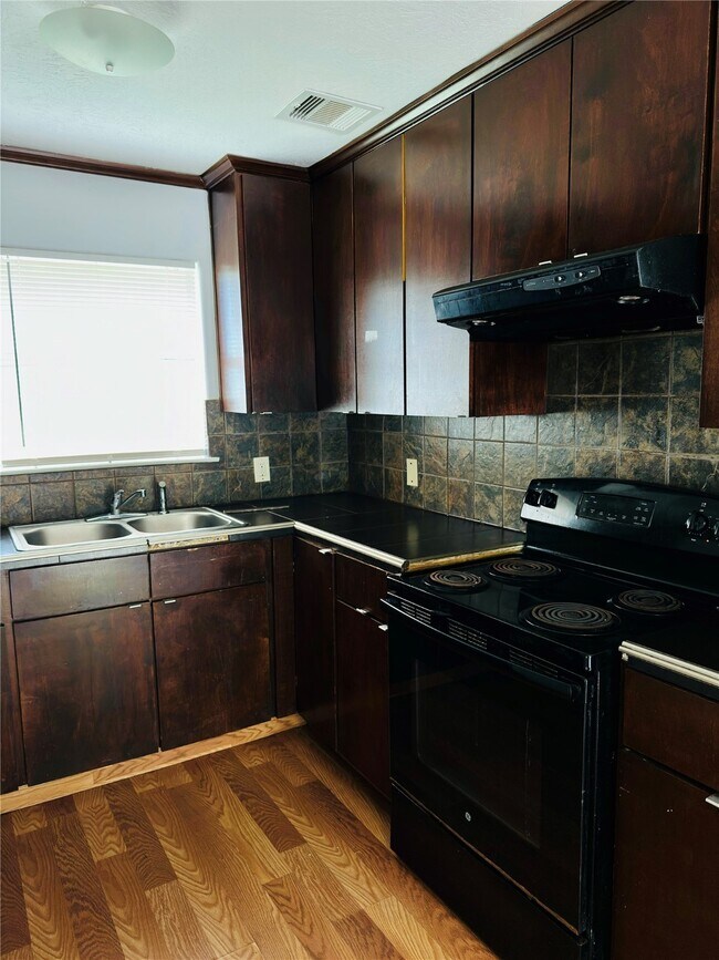 Foto del edificio - 4440 Vivian Rd