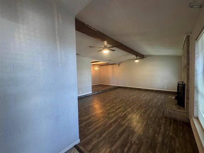 Foto del edificio - 3002 Cromwell Ave