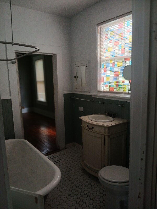 Building Photo - 113 E Mistletoe