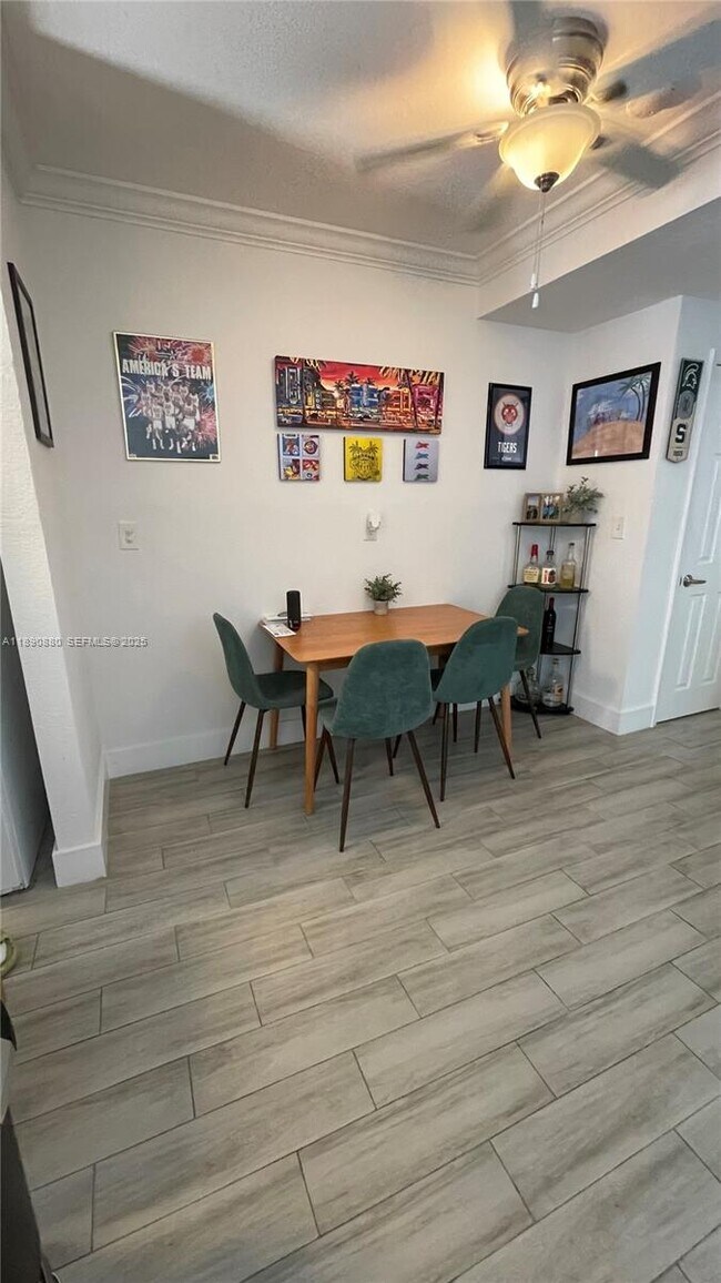 Foto del edificio - 95 Edgewater Dr