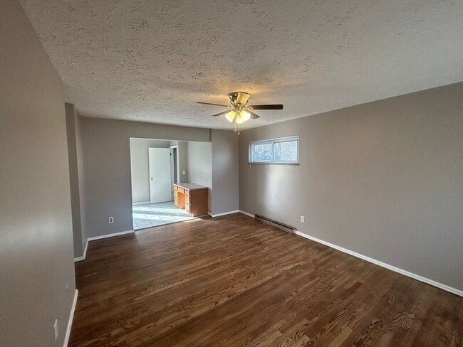 Building Photo - 2801 Royal Glen Dr