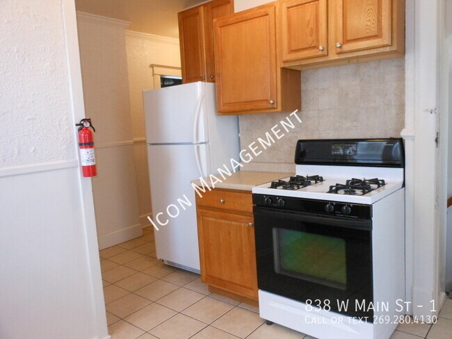 Foto del edificio - 838 W Main St