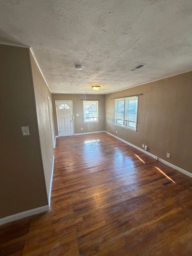 Building Photo - 1807 W Lincoln St