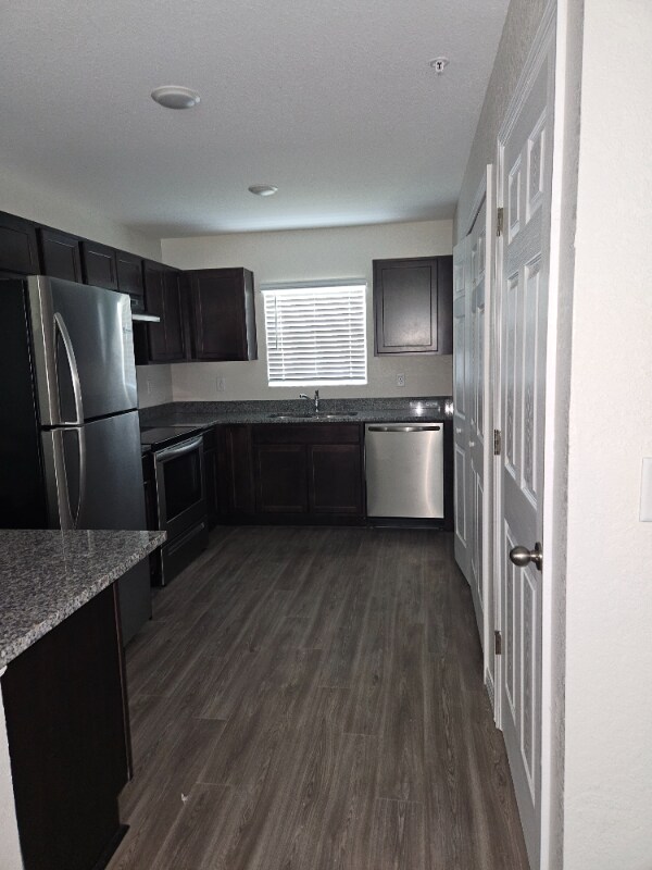 Foto del edificio - 64 Walnut Rd