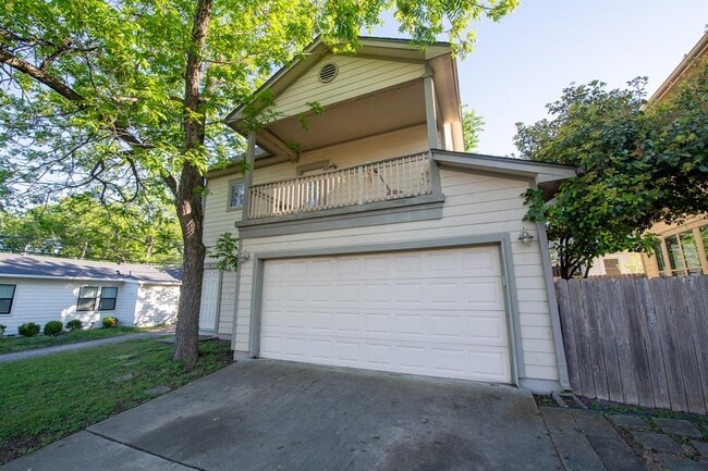 Building Photo - 5315 Duval St