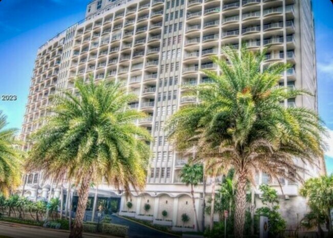 Foto del edificio - 5401 Collins Ave