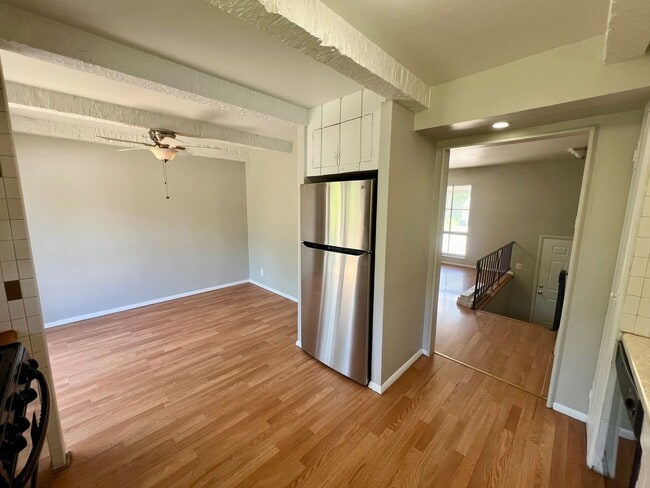 Foto del edificio - Spacious 3 Bedroom, 2 Bath Home with Overs...