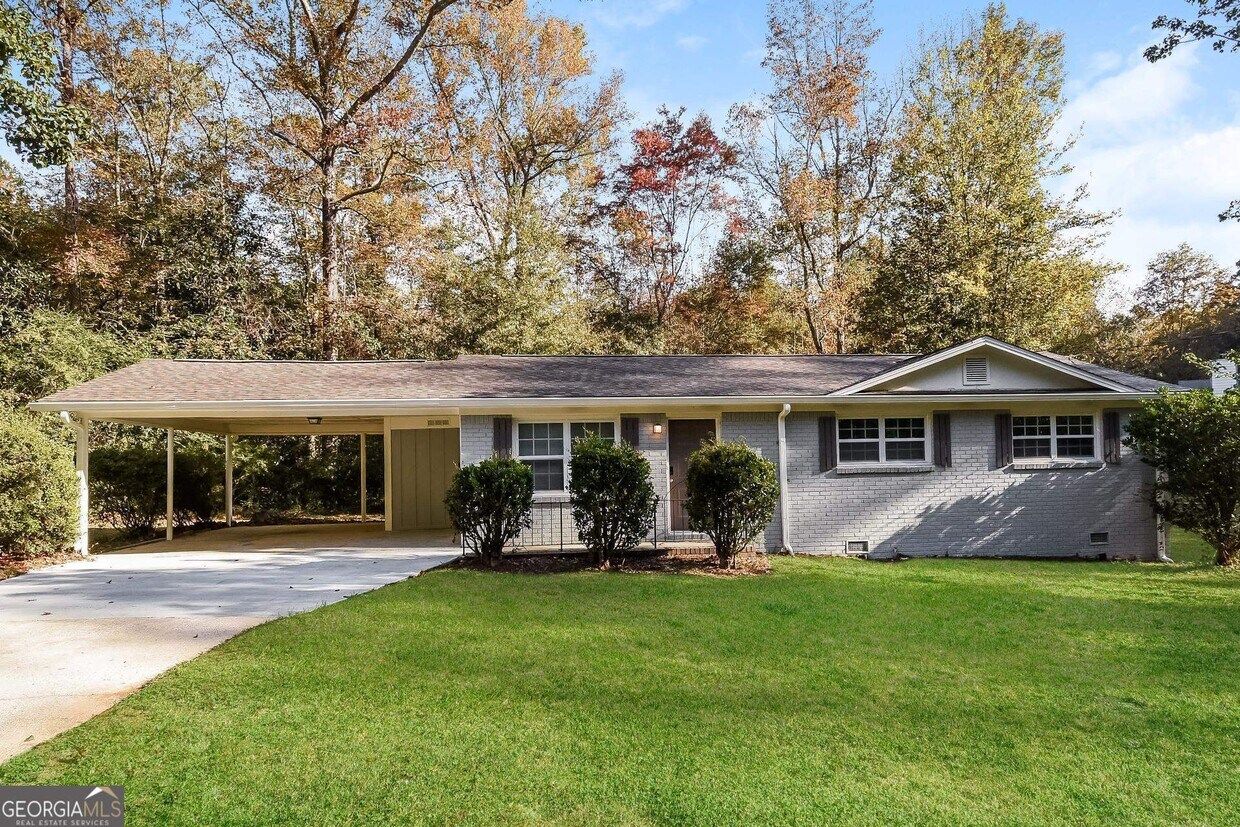 2167 Chestnut Log Way, Lithia Springs, GA 30122 House Rental in