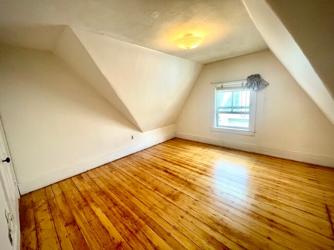 Foto del edificio - 57 Rindge Ave