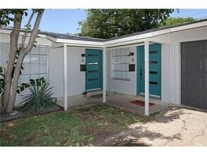 Building Photo - 1806 Blue Crest Dr