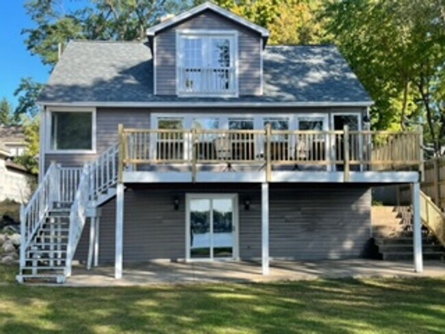 Building Photo - Lake Oakland Lakefront Home - 3 Bedroom 2 ...