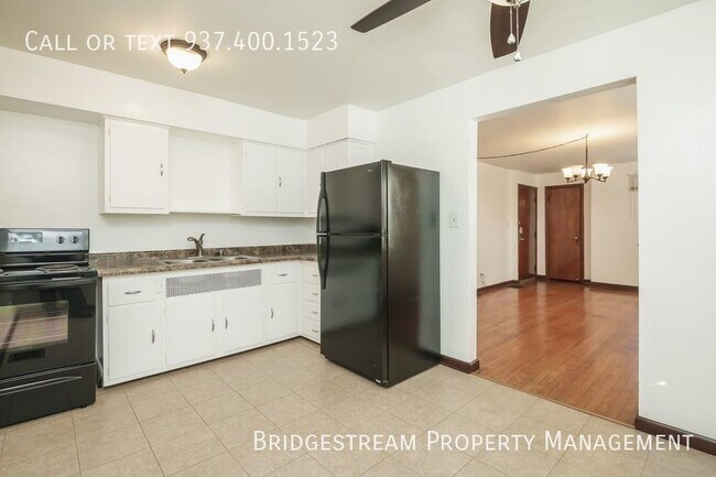 Foto del edificio - Charming 1-Bedroom Apartment with Covered ...