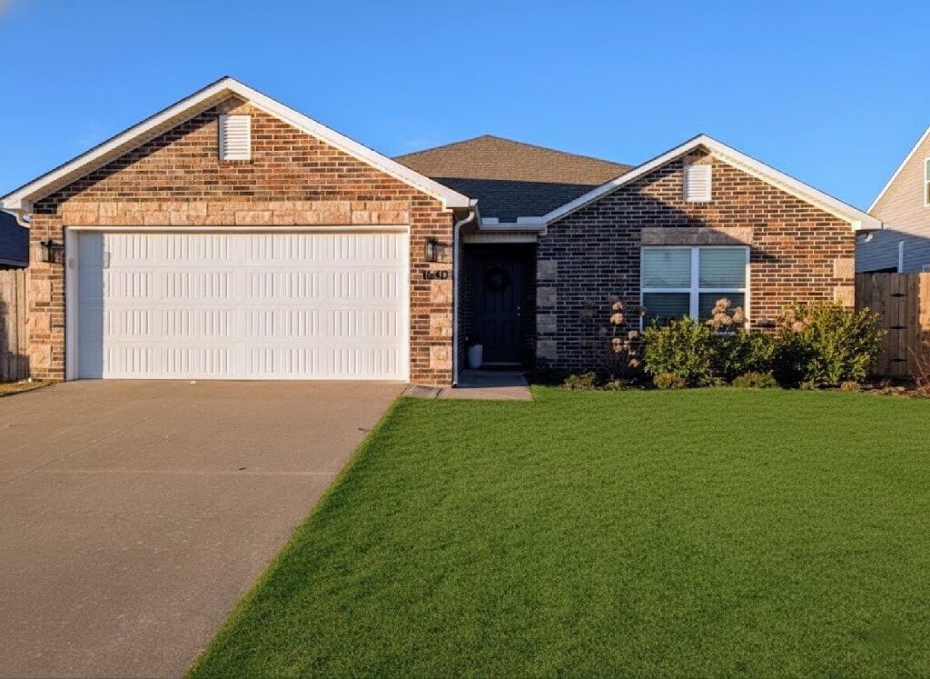 Primary Photo - 1640 Forest Dr