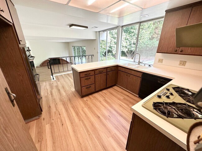 Foto del edificio - Beautiful single-family home in Brea.