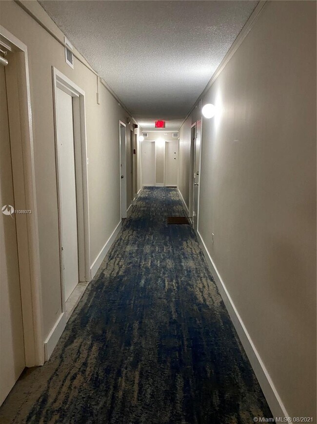 Foto del edificio - 18081 Biscayne Blvd
