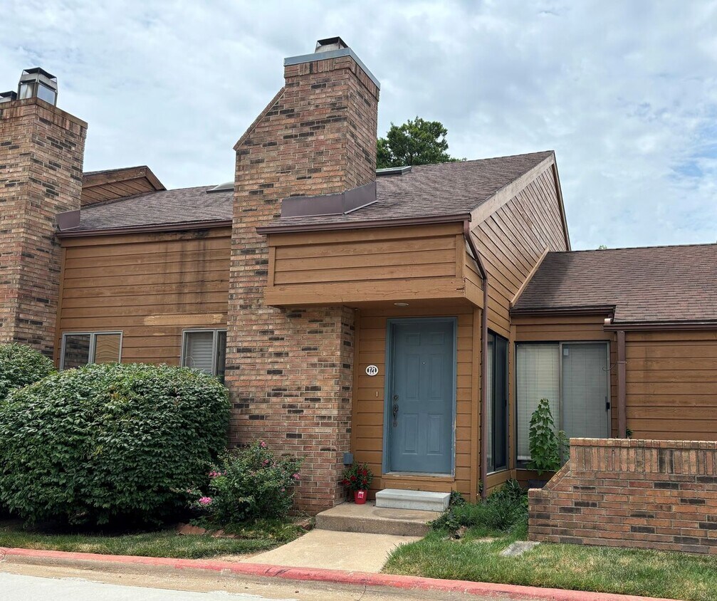 Building Photo - Peach Tree Village