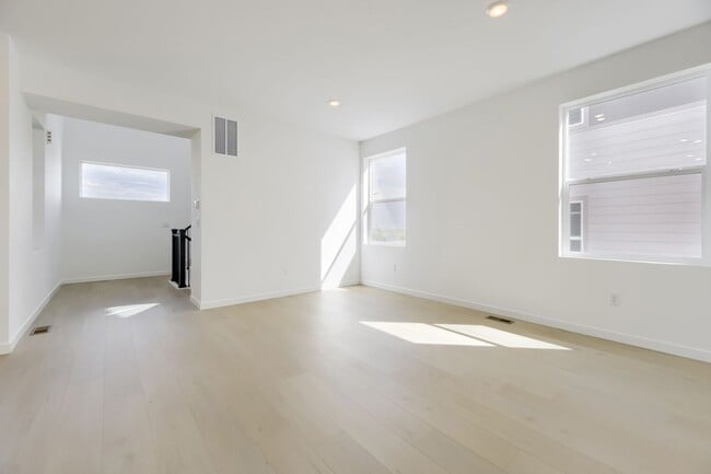 Building Photo - 10940 Stanza Ln