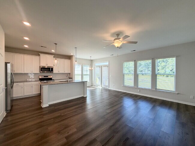 Building Photo - Three Bedroom Home in Millstone Landing!