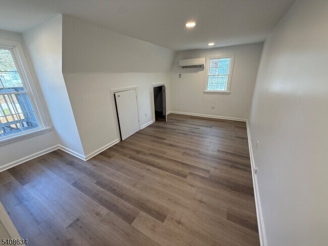 Building Photo - 173 US-46