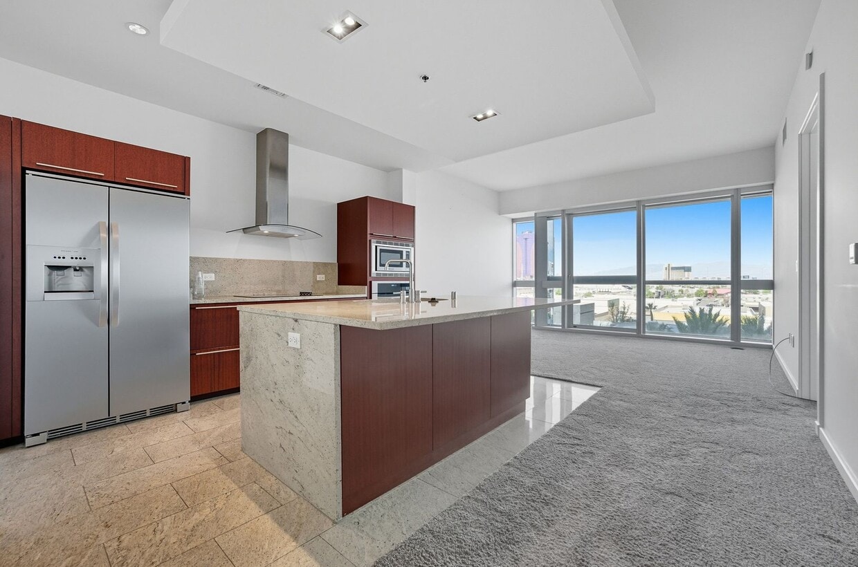 Primary Photo - 6th Floor 2-Bedroom Condo with Stunning La...