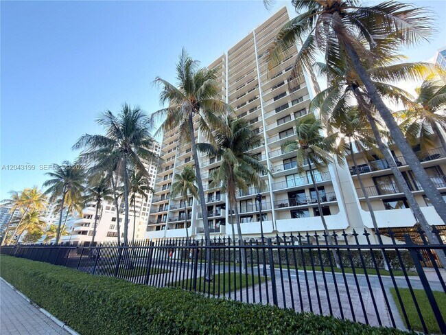 Foto del edificio - 2625 Collins Ave