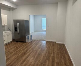 209 W 6th St