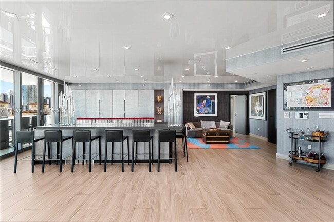 Foto del edificio - 19955 NE 38th Ct