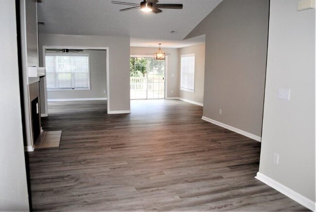 Building Photo - Pawleys Retreat