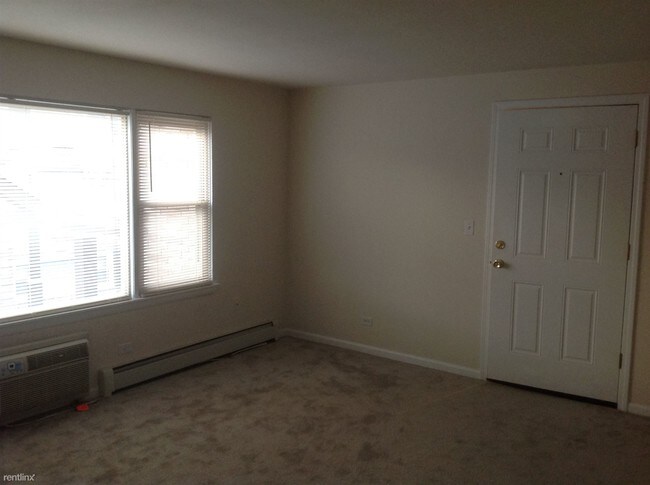 Foto del edificio - 2 br, 1 bath Apartment - 33 W Grand Ave