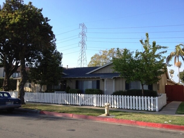 Building Photo - 1841 Crestwood Lane