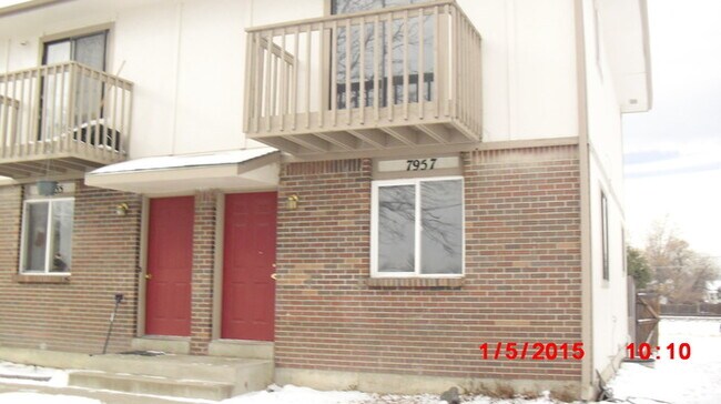 Building Photo - Corner Lot Duplex in Commerce City! Availa...
