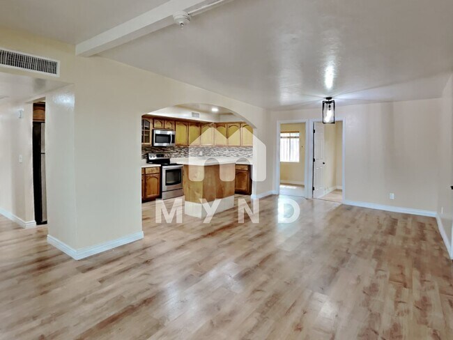 Building Photo - 2002 E Pinon Dr