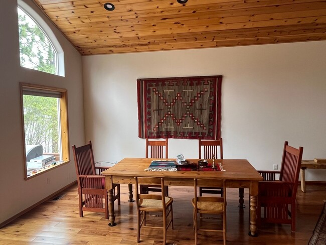 Foto del edificio - Long Term or Ski Lease in Tahoe Donner-$40...