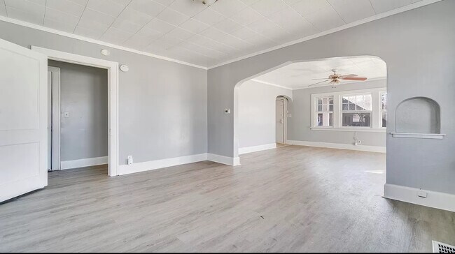 Building Photo - 329 N Henrietta Ave