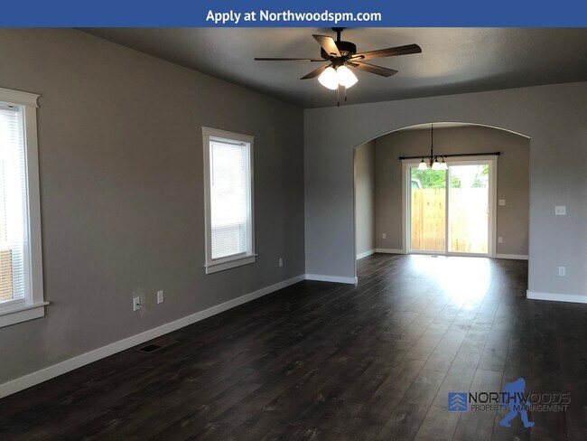 Building Photo - Beautiful Newer Build 3 Bedroom 2.5 Bath 2...