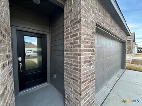 Building Photo - 728 Horsetail Ln Building Photo - 728 Horsetail Ln