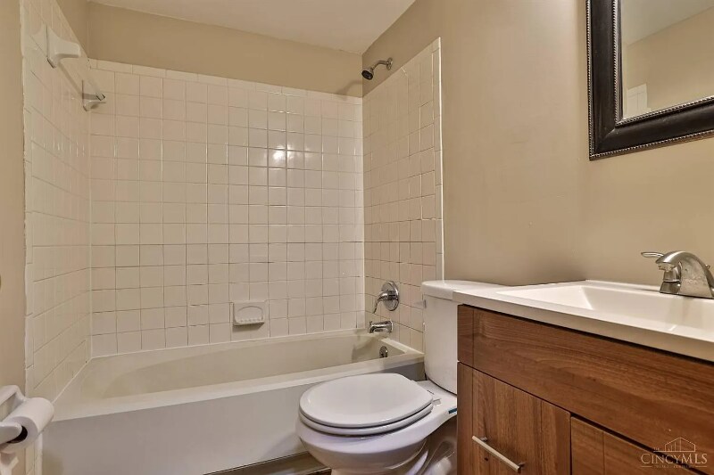 Primary Photo - 6 Camelot Ct