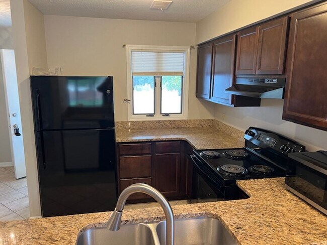 Foto del edificio - Spacious 2BR/2.5BA Condo in a Quiet HOA Community