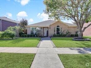 Building Photo - 3003 Creekwood Dr
