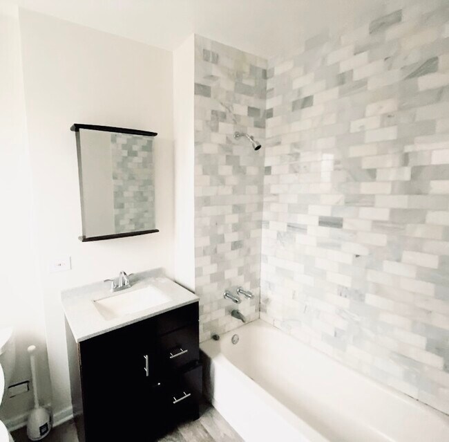 Foto del edificio - 3931 N Clarendon Ave