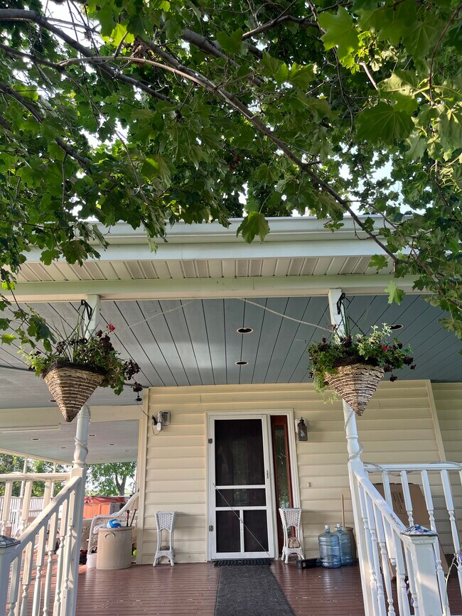 Foto del edificio - 5877 Whippoorwill Rd