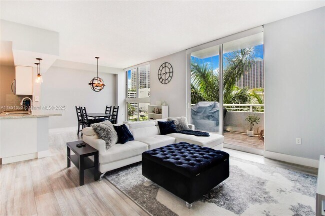 Foto del edificio - 275 NE 18th St
