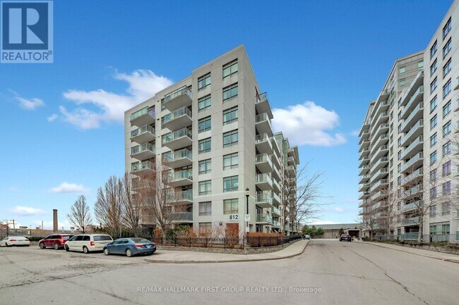 Photo du bâtiment - 812 Lansdowne Ave