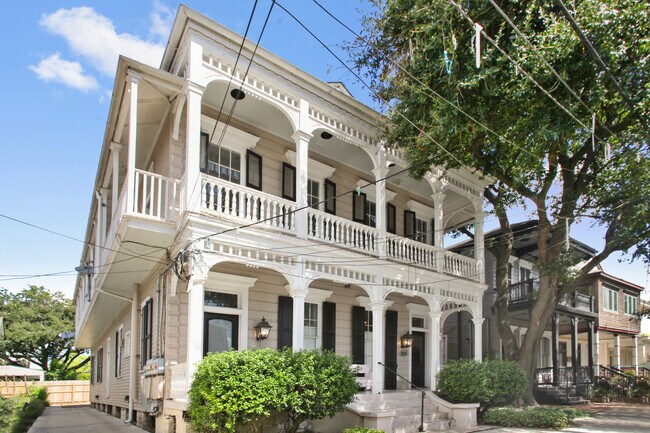 Building Photo - 5221 Magazine St