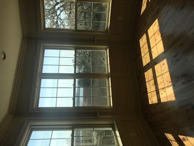 Foto del edificio - 4247 Faber Pl Dr